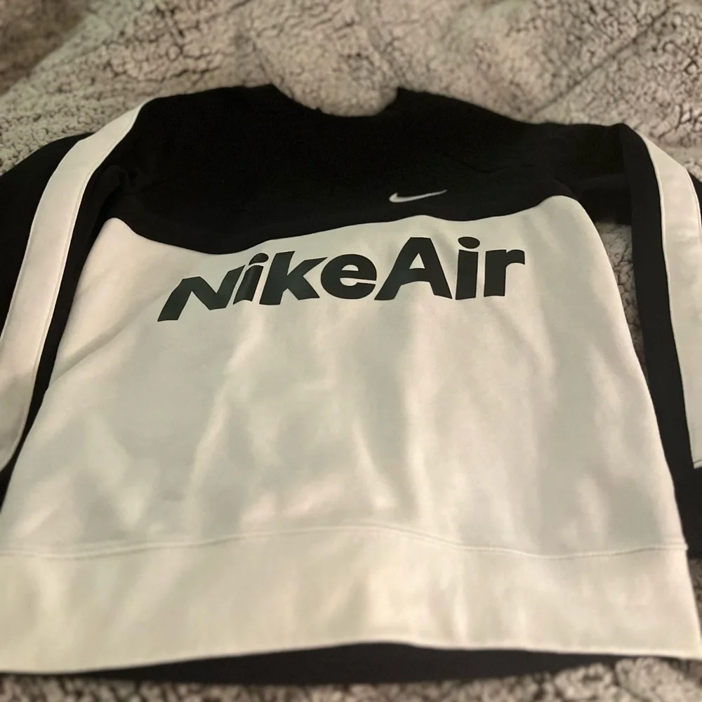 Nike Air boys crew neck sweatshirt size medium